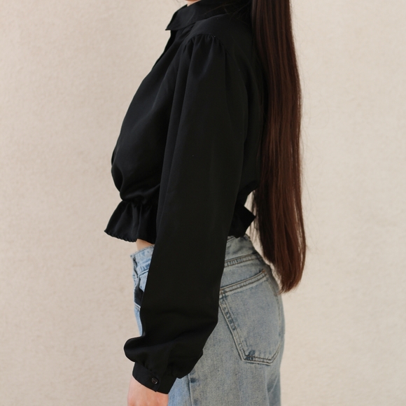 SOLD - Vintage 1970s Modernizes Victorian Black Button Down Crop blouse - Picture 5 of 5